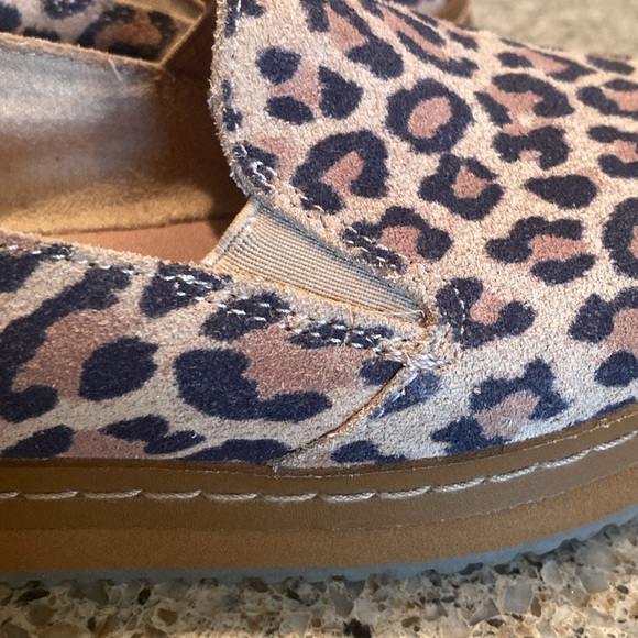 Size 5 Leopard Print TOMS Palma leather wrap slip ons - Picture 7 of 13